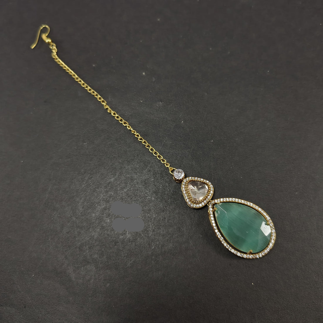 Kundan Emerald Mangtikka