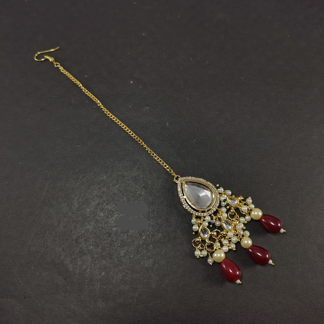 Kundan Pearl Mangtikka