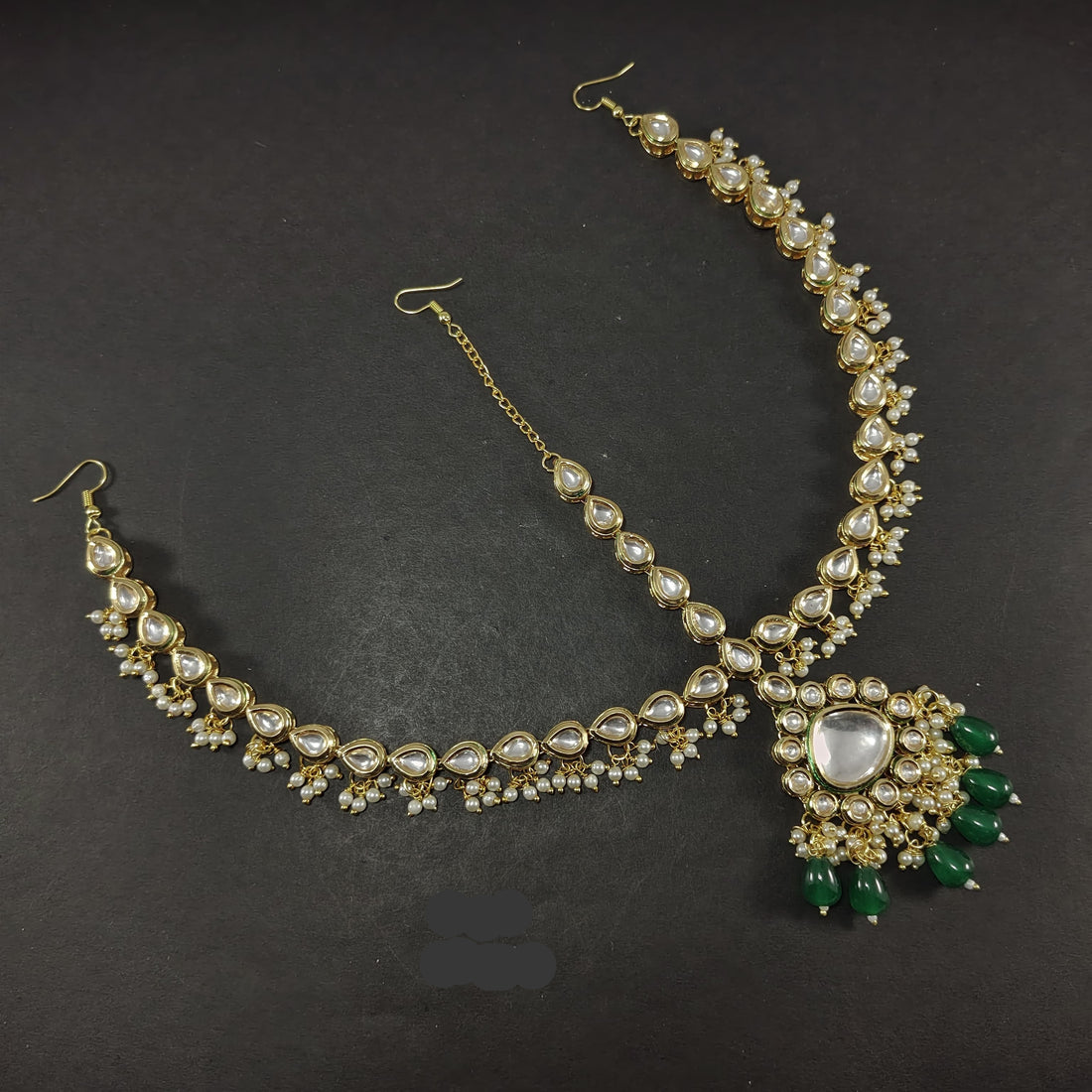 Pearl Emerald Mathapatti With Mangtikka